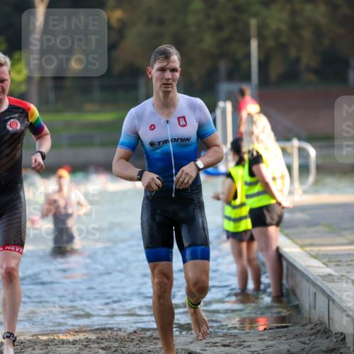 08.09.2024 - Stadtparktriathlon Michael Strokosch http://msf.ph/oto/7015325 08.09.2024 08:47:02 Schwimmen 3, 20, 48, 78, 80, 89 meine-sportfotos.de