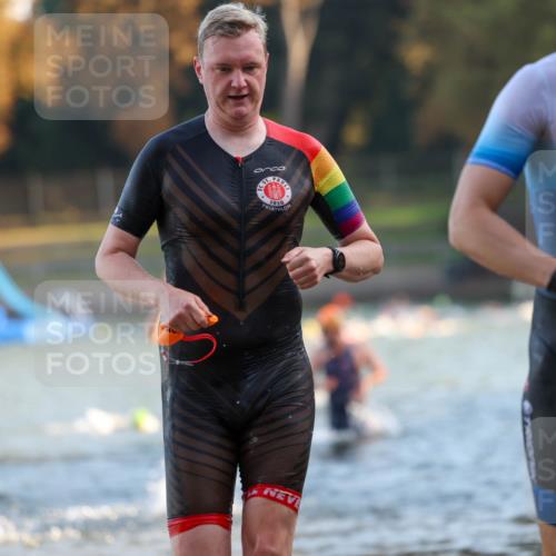 08.09.2024 - Stadtparktriathlon Michael Strokosch http://msf.ph/oto/7015351 08.09.2024 08:47:04 Schwimmen 3, 20, 78, 80, 89 meine-sportfotos.de