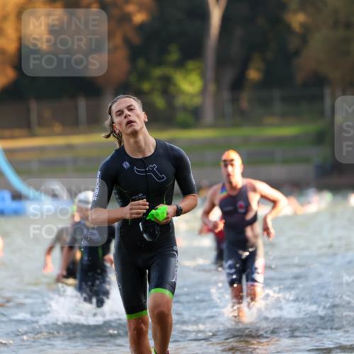 08.09.2024 - Stadtparktriathlon Michael Strokosch http://msf.ph/oto/7015388 08.09.2024 08:47:07 Schwimmen 3, 44, 78, 80 meine-sportfotos.de