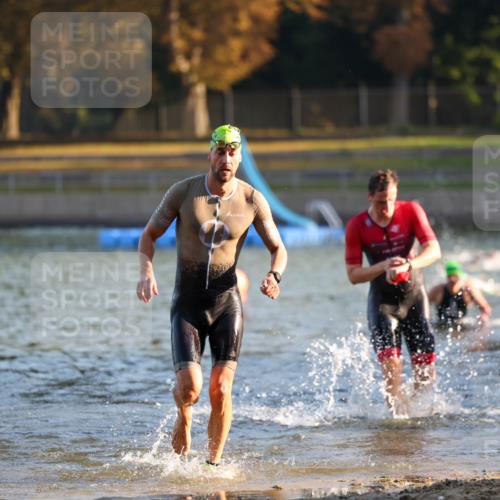 08.09.2024 - Stadtparktriathlon Michael Strokosch http://msf.ph/oto/7015529 08.09.2024 08:47:17 Schwimmen 39, 44, 55 meine-sportfotos.de