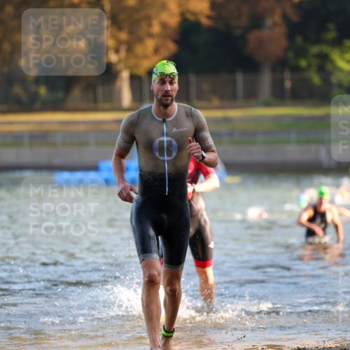 08.09.2024 - Stadtparktriathlon Michael Strokosch http://msf.ph/oto/7015550 08.09.2024 08:47:18 Schwimmen 39, 44, 55 meine-sportfotos.de