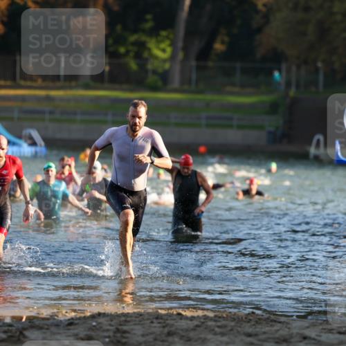 08.09.2024 - Stadtparktriathlon Michael Strokosch http://msf.ph/oto/7015733 08.09.2024 08:47:42 Schwimmen 18, 30, 31, 63, 76 meine-sportfotos.de