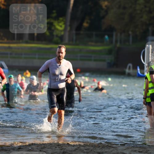 08.09.2024 - Stadtparktriathlon Michael Strokosch http://msf.ph/oto/7015742 08.09.2024 08:47:43 Schwimmen 18, 30, 31, 63, 76 meine-sportfotos.de
