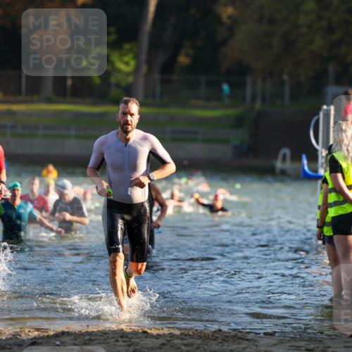 08.09.2024 - Stadtparktriathlon Michael Strokosch http://msf.ph/oto/7015752 08.09.2024 08:47:43 Schwimmen 18, 30, 31, 63, 76 meine-sportfotos.de