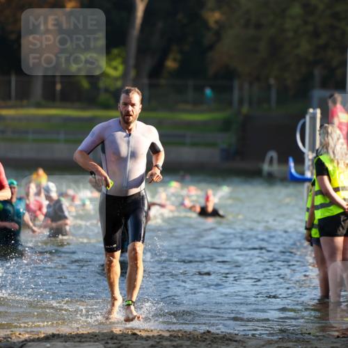 08.09.2024 - Stadtparktriathlon Michael Strokosch http://msf.ph/oto/7015760 08.09.2024 08:47:43 Schwimmen 18, 30, 31, 63, 76 meine-sportfotos.de