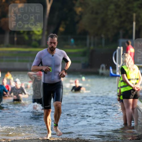 08.09.2024 - Stadtparktriathlon Michael Strokosch http://msf.ph/oto/7015776 08.09.2024 08:47:44 Schwimmen 18, 30, 31, 63, 76, 85 meine-sportfotos.de
