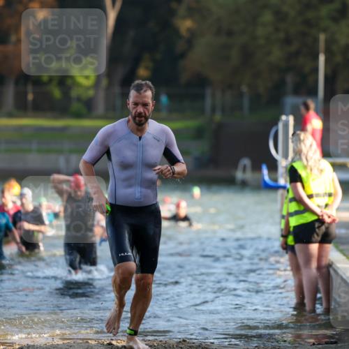 08.09.2024 - Stadtparktriathlon Michael Strokosch http://msf.ph/oto/7015785 08.09.2024 08:47:44 Schwimmen 18, 30, 31, 63, 76, 85 meine-sportfotos.de