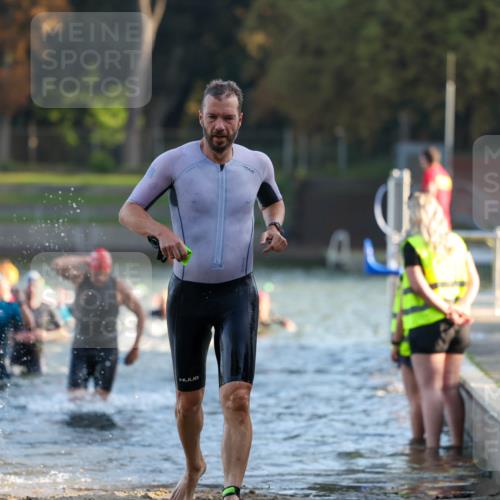 08.09.2024 - Stadtparktriathlon Michael Strokosch http://msf.ph/oto/7015798 08.09.2024 08:47:45 Schwimmen 18, 28, 30, 31, 63, 76, 85 meine-sportfotos.de