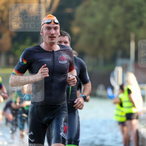 08.09.2024 - Stadtparktriathlon Michael Strokosch http://msf.ph/oto/7016173 08.09.2024 08:48:03 Schwimmen 15, 21, 23, 35, 37, 40, 45, 54, 60, 66, 67, 72, 74, 82 meine-sportfotos.de