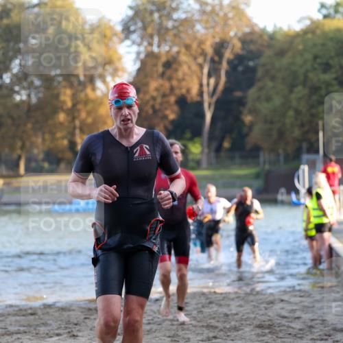 08.09.2024 - Stadtparktriathlon Michael Strokosch http://msf.ph/oto/7016344 08.09.2024 08:48:12 Schwimmen 24, 27, 37, 46, 57, 58, 60, 64, 82 meine-sportfotos.de