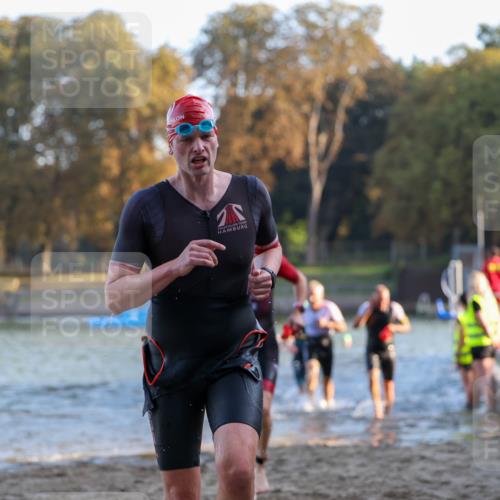 08.09.2024 - Stadtparktriathlon Michael Strokosch http://msf.ph/oto/7016357 08.09.2024 08:48:12 Schwimmen 24, 27, 37, 46, 57, 58, 60, 64, 82 meine-sportfotos.de