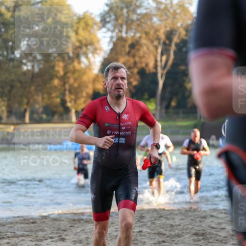 08.09.2024 - Stadtparktriathlon Michael Strokosch http://msf.ph/oto/7016383 08.09.2024 08:48:14 Schwimmen 24, 27, 37, 46, 57, 58, 60, 64, 82 meine-sportfotos.de