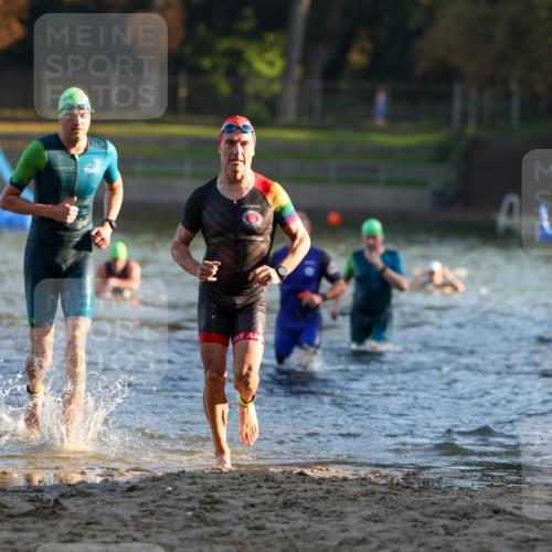 08.09.2024 - Stadtparktriathlon Michael Strokosch http://msf.ph/oto/7016693 08.09.2024 08:48:33 Schwimmen 4, 14, 61, 65 meine-sportfotos.de
