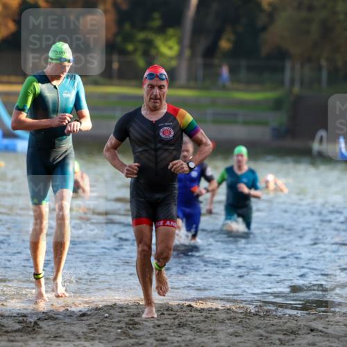 08.09.2024 - Stadtparktriathlon Michael Strokosch http://msf.ph/oto/7016718 08.09.2024 08:48:34 Schwimmen 4, 14, 61, 65 meine-sportfotos.de