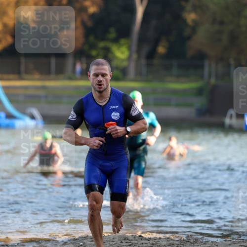 08.09.2024 - Stadtparktriathlon Michael Strokosch http://msf.ph/oto/7016780 08.09.2024 08:48:39 Schwimmen 4, 14, 16, 61, 65 meine-sportfotos.de
