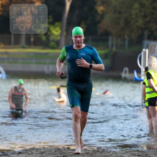 08.09.2024 - Stadtparktriathlon Michael Strokosch http://msf.ph/oto/7016855 08.09.2024 08:48:43 Schwimmen 4, 16, 42, 65 meine-sportfotos.de