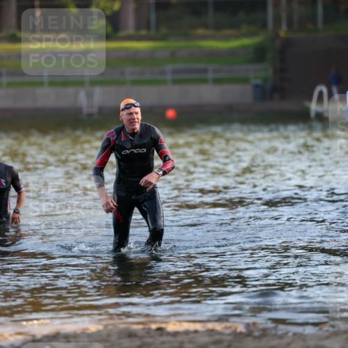 08.09.2024 - Stadtparktriathlon Michael Strokosch http://msf.ph/oto/7017171 08.09.2024 08:49:10 Schwimmen 88 meine-sportfotos.de