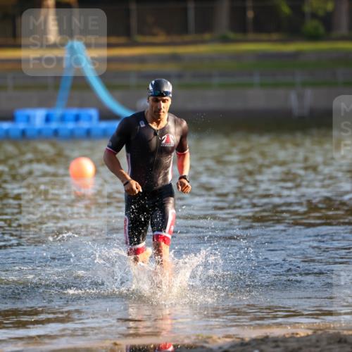 08.09.2024 - Stadtparktriathlon Michael Strokosch http://msf.ph/oto/7017260 08.09.2024 08:49:15 Schwimmen 2, 88 meine-sportfotos.de