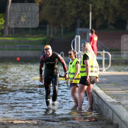 08.09.2024 - Stadtparktriathlon Michael Strokosch http://msf.ph/oto/7017388 08.09.2024 08:49:24 Schwimmen 2 meine-sportfotos.de