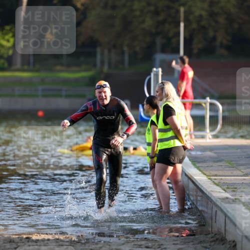 08.09.2024 - Stadtparktriathlon Michael Strokosch http://msf.ph/oto/7017402 08.09.2024 08:49:24 Schwimmen 2 meine-sportfotos.de