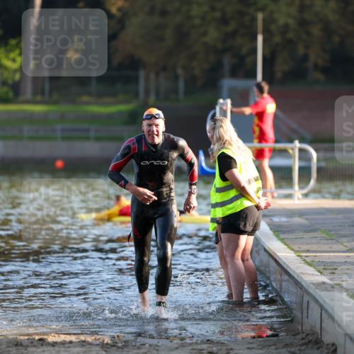 08.09.2024 - Stadtparktriathlon Michael Strokosch http://msf.ph/oto/7017409 08.09.2024 08:49:25 Schwimmen 2 meine-sportfotos.de