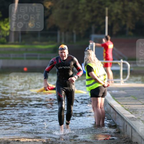 08.09.2024 - Stadtparktriathlon Michael Strokosch http://msf.ph/oto/7017417 08.09.2024 08:49:25 Schwimmen 2 meine-sportfotos.de