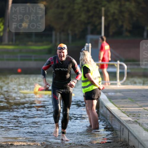 08.09.2024 - Stadtparktriathlon Michael Strokosch http://msf.ph/oto/7017424 08.09.2024 08:49:26 Schwimmen 2 meine-sportfotos.de