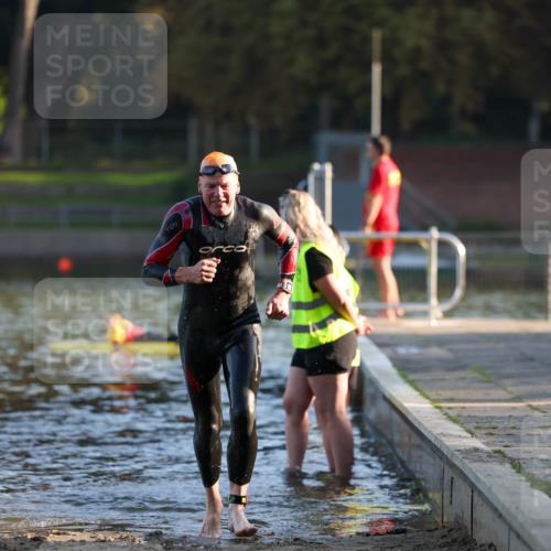 08.09.2024 - Stadtparktriathlon Michael Strokosch http://msf.ph/oto/7017431 08.09.2024 08:49:26 Schwimmen 2 meine-sportfotos.de