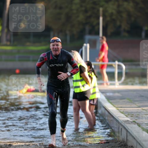 08.09.2024 - Stadtparktriathlon Michael Strokosch http://msf.ph/oto/7017439 08.09.2024 08:49:26 Schwimmen 2 meine-sportfotos.de