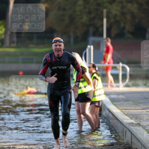 08.09.2024 - Stadtparktriathlon Michael Strokosch http://msf.ph/oto/7017447 08.09.2024 08:49:27 Schwimmen 2 meine-sportfotos.de