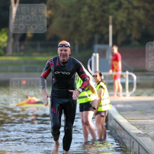 08.09.2024 - Stadtparktriathlon Michael Strokosch http://msf.ph/oto/7017459 08.09.2024 08:49:27 Schwimmen 2 meine-sportfotos.de