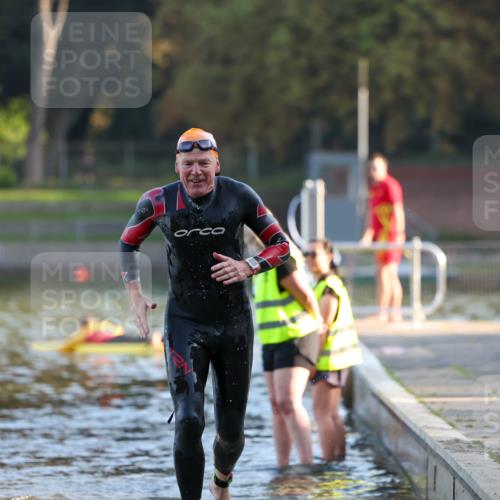 08.09.2024 - Stadtparktriathlon Michael Strokosch http://msf.ph/oto/7017465 08.09.2024 08:49:27 Schwimmen 2 meine-sportfotos.de