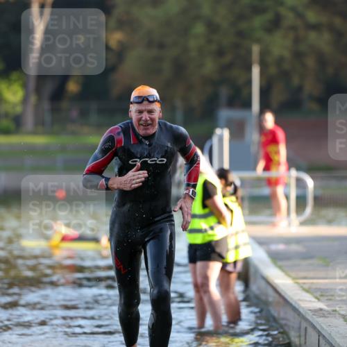 08.09.2024 - Stadtparktriathlon Michael Strokosch http://msf.ph/oto/7017469 08.09.2024 08:49:27 Schwimmen 2 meine-sportfotos.de