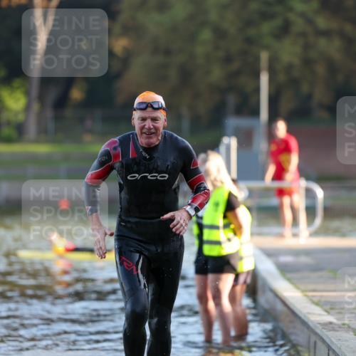 08.09.2024 - Stadtparktriathlon Michael Strokosch http://msf.ph/oto/7017479 08.09.2024 08:49:28 Schwimmen 2 meine-sportfotos.de