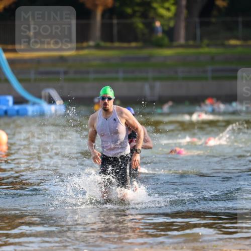 08.09.2024 - Stadtparktriathlon Michael Strokosch http://msf.ph/oto/7017636 08.09.2024 08:57:14 Schwimmen 114, 122 meine-sportfotos.de