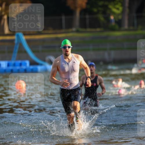 08.09.2024 - Stadtparktriathlon Michael Strokosch http://msf.ph/oto/7017670 08.09.2024 08:57:16 Schwimmen 114, 122 meine-sportfotos.de