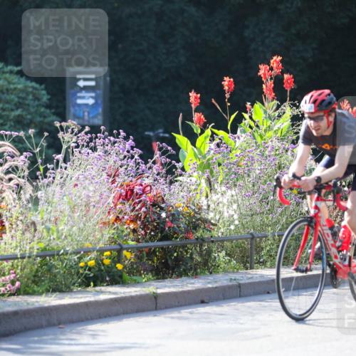 08.09.2024 - Stadtparktriathlon Zöllner http://msf.ph/oto/7019425 08.09.2024 10:11:33 Radfahren 242, 253 meine-sportfotos.de