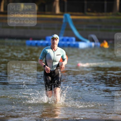 08.09.2024 - Stadtparktriathlon Michael Strokosch http://msf.ph/oto/7020556 08.09.2024 09:05:36 Schwimmen 159 meine-sportfotos.de