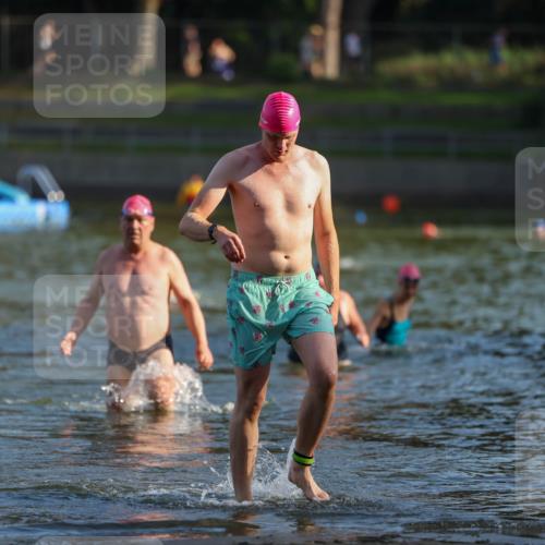 08.09.2024 - Stadtparktriathlon Michael Strokosch http://msf.ph/oto/7026129 08.09.2024 09:52:08 Schwimmen 202, 253 meine-sportfotos.de