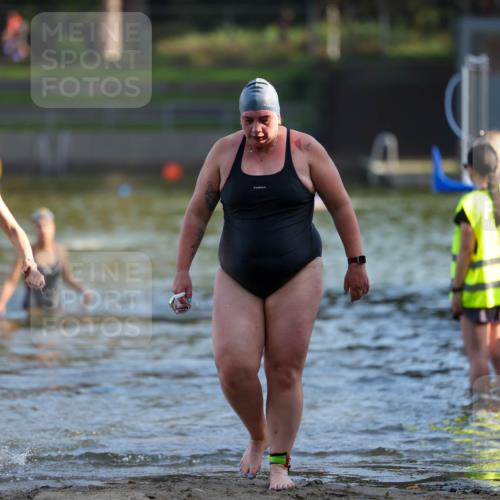 08.09.2024 - Stadtparktriathlon Michael Strokosch http://msf.ph/oto/7026221 08.09.2024 09:52:22 Schwimmen 210, 233, 246 meine-sportfotos.de