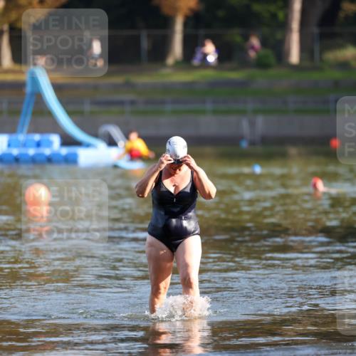 08.09.2024 - Stadtparktriathlon Michael Strokosch http://msf.ph/oto/7026376 08.09.2024 09:53:04 Schwimmen 235 meine-sportfotos.de