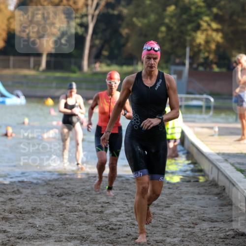 08.09.2024 - Stadtparktriathlon Michael Strokosch http://msf.ph/oto/7027606 08.09.2024 10:13:37 Schwimmen 264, 310, 318, 322, 363 meine-sportfotos.de