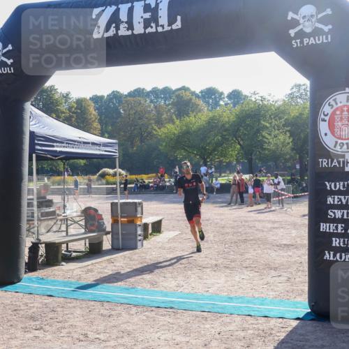 08.09.2024 - Stadtparktriathlon Luisa Fischer http://msf.ph/oto/7031376 08.09.2024 09:34:59 Ziel 11 meine-sportfotos.de