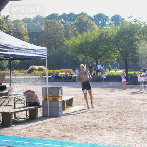 08.09.2024 - Stadtparktriathlon Luisa Fischer http://msf.ph/oto/7031680 08.09.2024 09:40:01 Ziel 50 meine-sportfotos.de