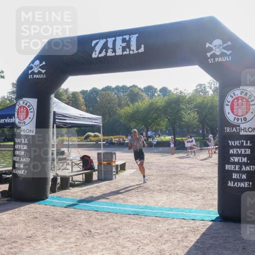 08.09.2024 - Stadtparktriathlon Luisa Fischer http://msf.ph/oto/7031683 08.09.2024 09:40:02 Ziel 50 meine-sportfotos.de