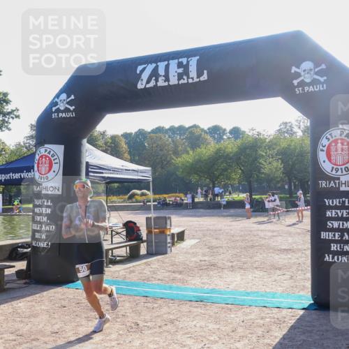 08.09.2024 - Stadtparktriathlon Luisa Fischer http://msf.ph/oto/7031693 08.09.2024 09:40:03 Ziel 50 meine-sportfotos.de