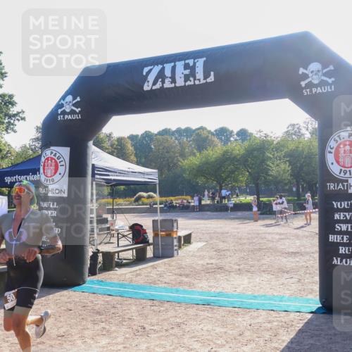 08.09.2024 - Stadtparktriathlon Luisa Fischer http://msf.ph/oto/7031694 08.09.2024 09:40:03 Ziel 50 meine-sportfotos.de
