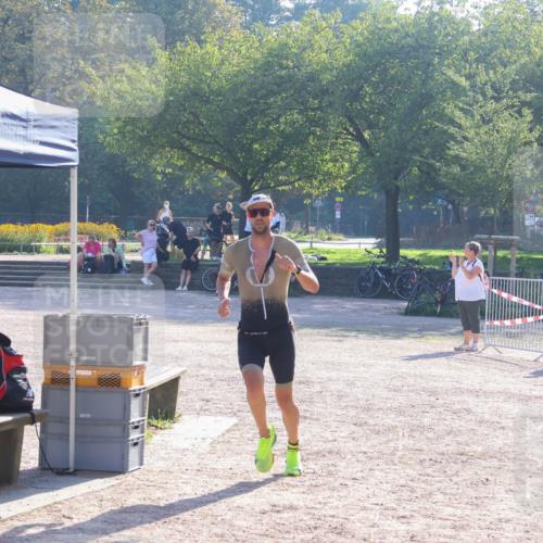 08.09.2024 - Stadtparktriathlon Luisa Fischer http://msf.ph/oto/7031837 08.09.2024 09:42:01 Ziel 44 meine-sportfotos.de