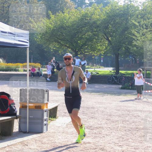 08.09.2024 - Stadtparktriathlon Luisa Fischer http://msf.ph/oto/7031839 08.09.2024 09:42:01 Ziel 44 meine-sportfotos.de