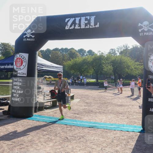 08.09.2024 - Stadtparktriathlon Luisa Fischer http://msf.ph/oto/7031841 08.09.2024 09:42:02 Ziel 44 meine-sportfotos.de